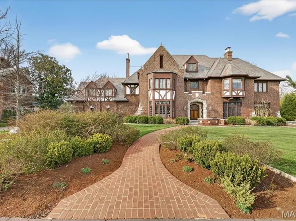 66 Lake Forest Dr, Saint Louis, MO 63117