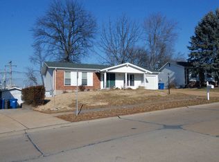 12629 Redcoat Dr, Maryland Heights, MO 63043