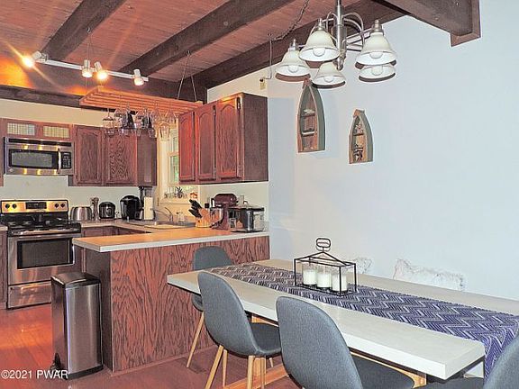 3rd image of 1032 Rolling Hills Dr