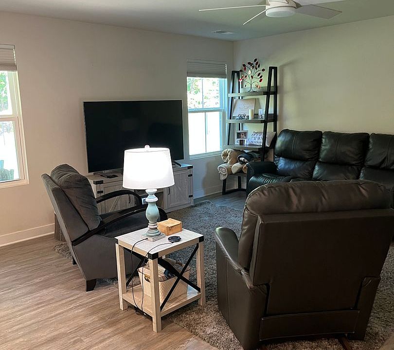 1st image of 141 Park Dr