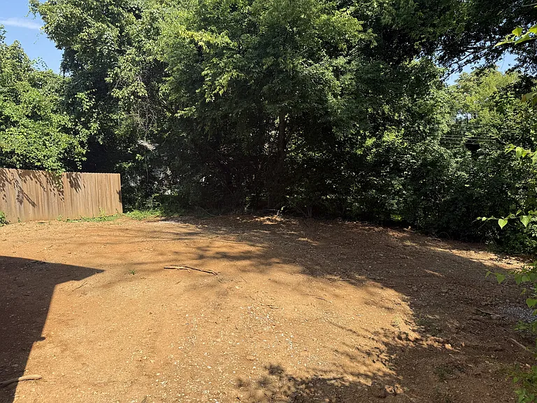 2213 Cityview Ave — Photo 14