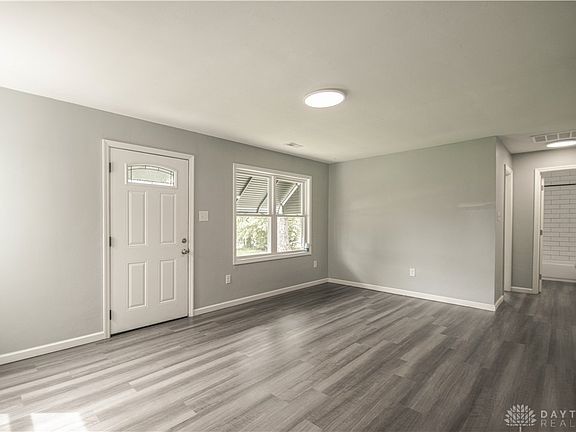 4th image of 158 Willard Ave