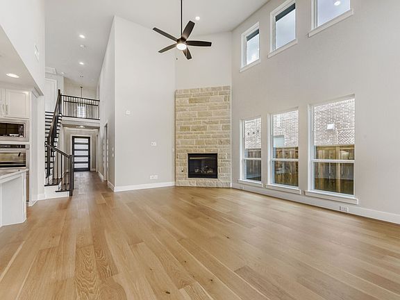4th image of 807 Open Range Dr