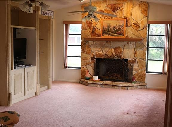4th image of 326 NE 19th Pl
