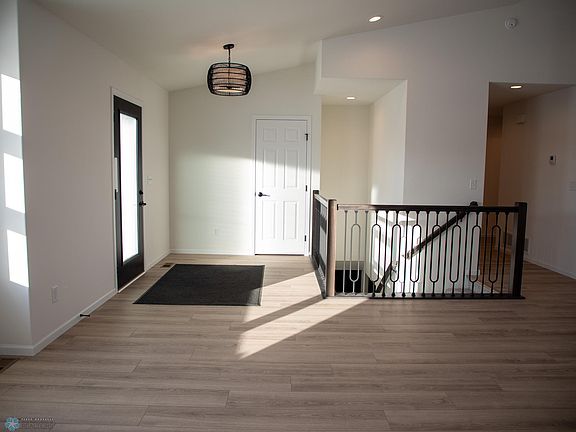 5th image of 305 N Neuman Blvd