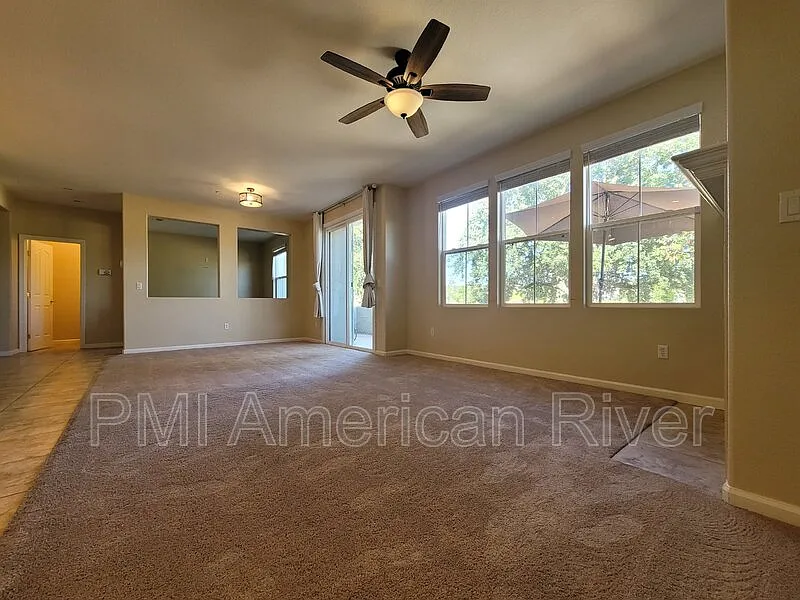 2 bed, 2.5 bath, 1747 sqft, $2,595 — Photo 3