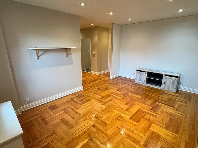 48-18 43rd St #6C — Photo 2