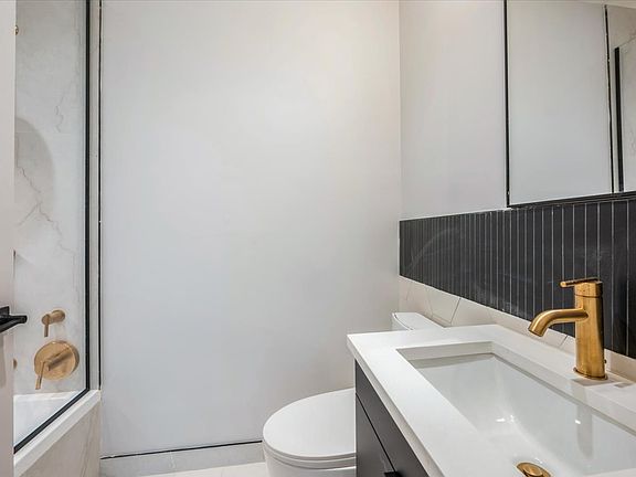 4th image of 1890 Pelham Pkwy S #1E