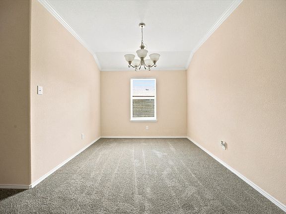 5th image of 716 Harrison Ln