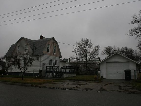 2nd image of 322 1st St SE