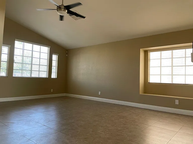 4906 High Creek Dr — Photo 4