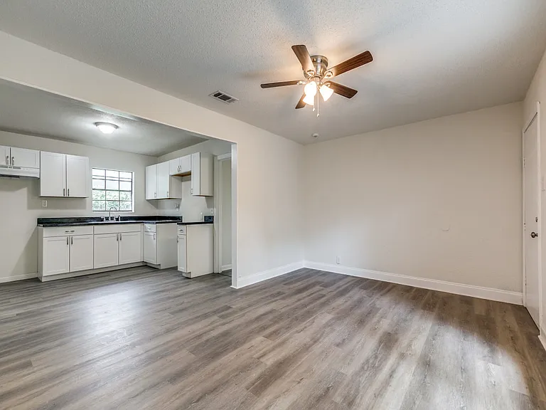 247 E Amber St — Photo 12