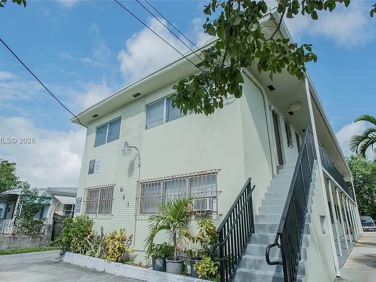 461 SW 6th St #4 — Photo 7