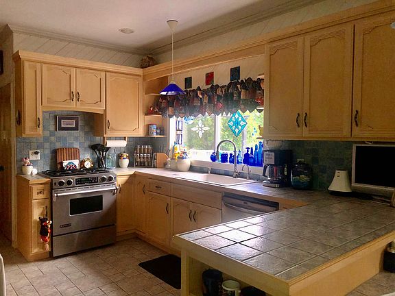 5th image of 274 W Green St