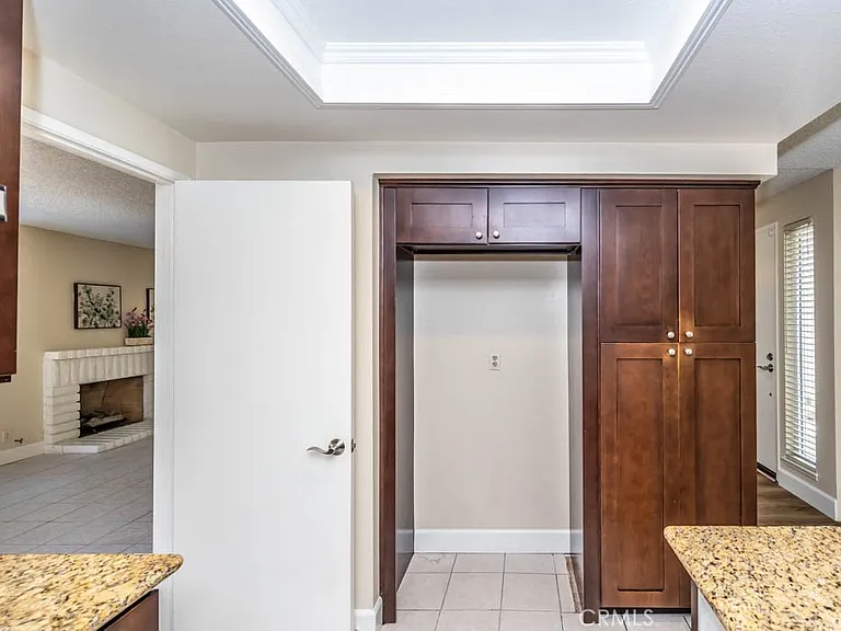 21 Ashbrook #102 — Photo 16