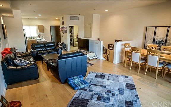 5th image of 5016 Bakman Ave #409