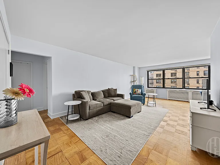 205 W End Ave #15M — Photo 3