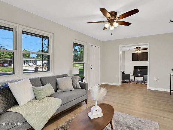 3rd image of 2633 EMILY Drive