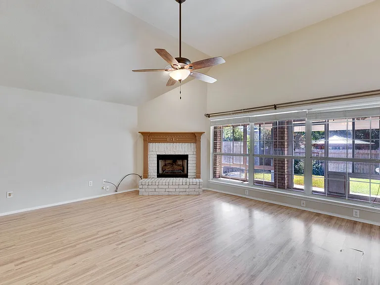 2901 Warwick Way — Photo 8
