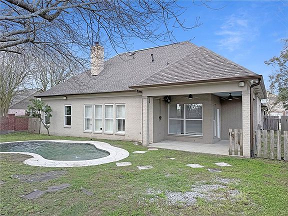 3rd image of 195 Stonehaven Dr