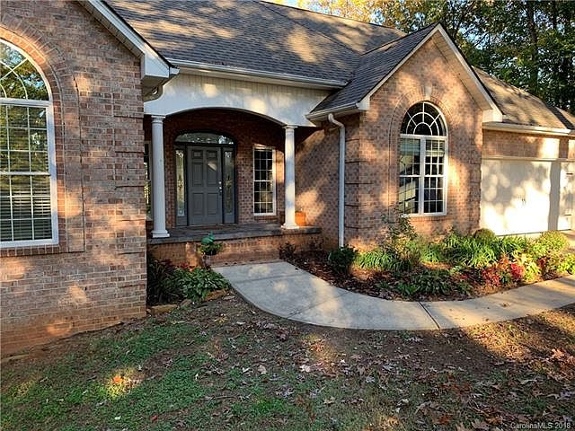 1st image of 156 Pinnacle Ln