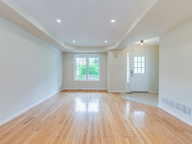 204 Roxton Rd — Photo 6