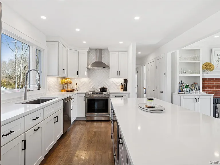 580 Gin Ln — Photo 8