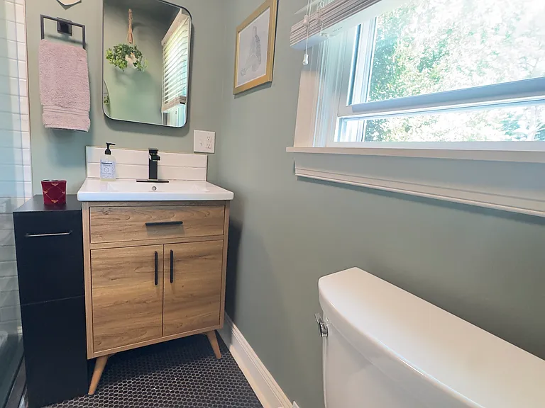 1104 Locust Ave — Photo 10
