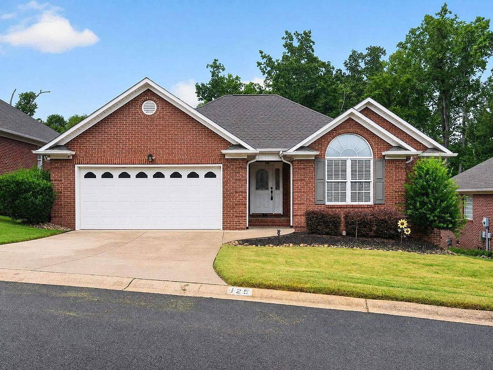 1st image of 125 Hidden Ridge Dr