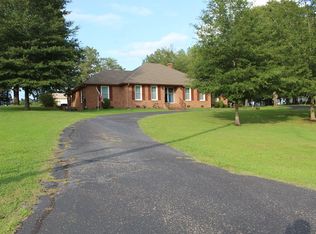 100 Oak Dr, Huntingdon, TN 38344
