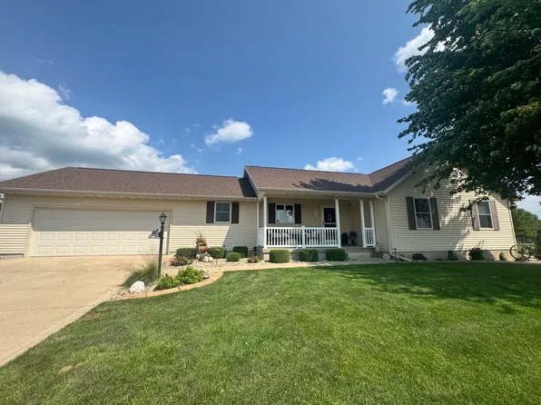 209 N Pointe Dr, Gifford, IL 61847