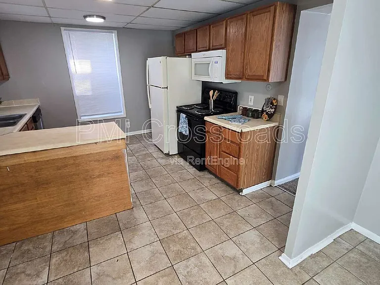153 S Cypress Ave — Photo 11