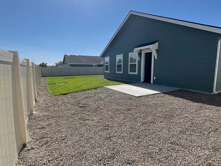 302 Persian Ave — Photo 3