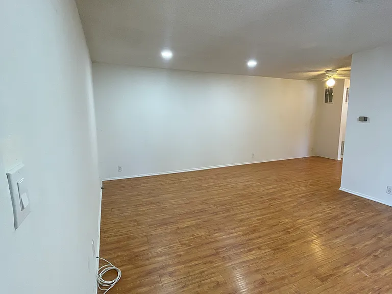 2215 N Beachwood Dr #205 — Photo 15