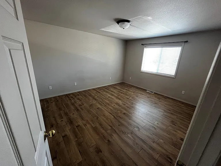 2518 Valley View Ct #B — Photo 4