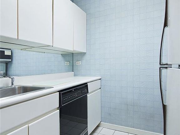 3rd image of 145 E 48th St APT 17E