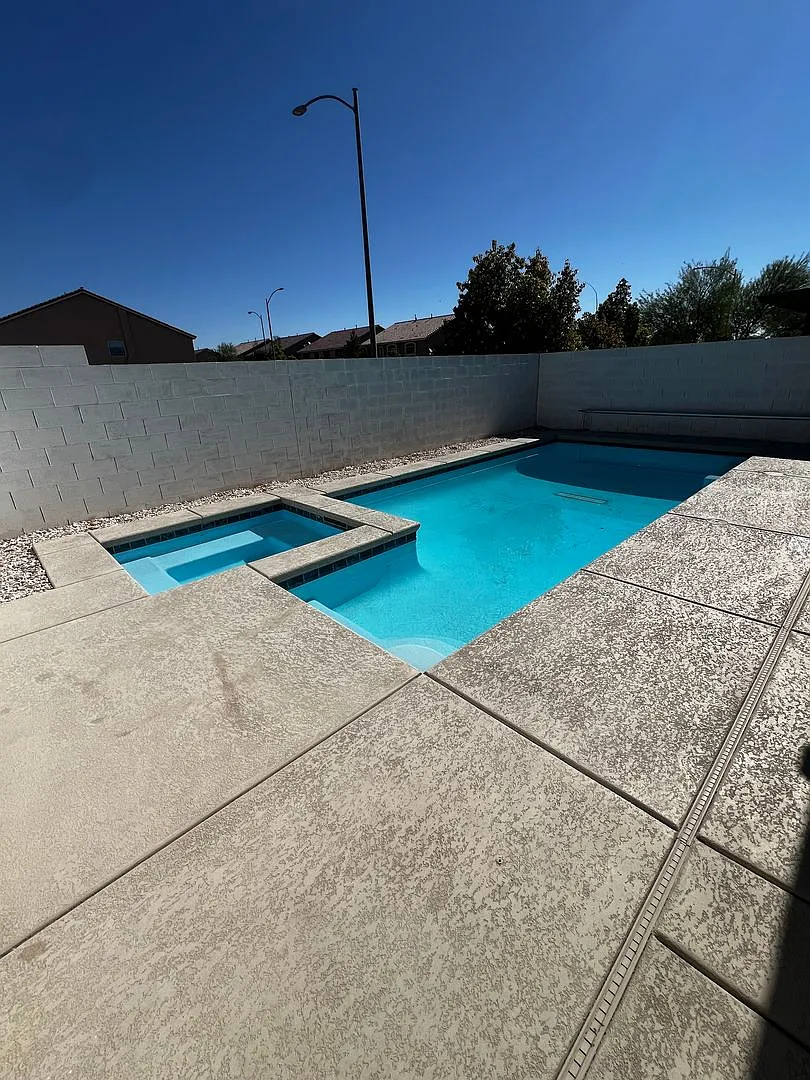Dual Primary Suites, Heated Pool & Spa in Southwest Las Vegas. SOLAR Panels — Photo 2