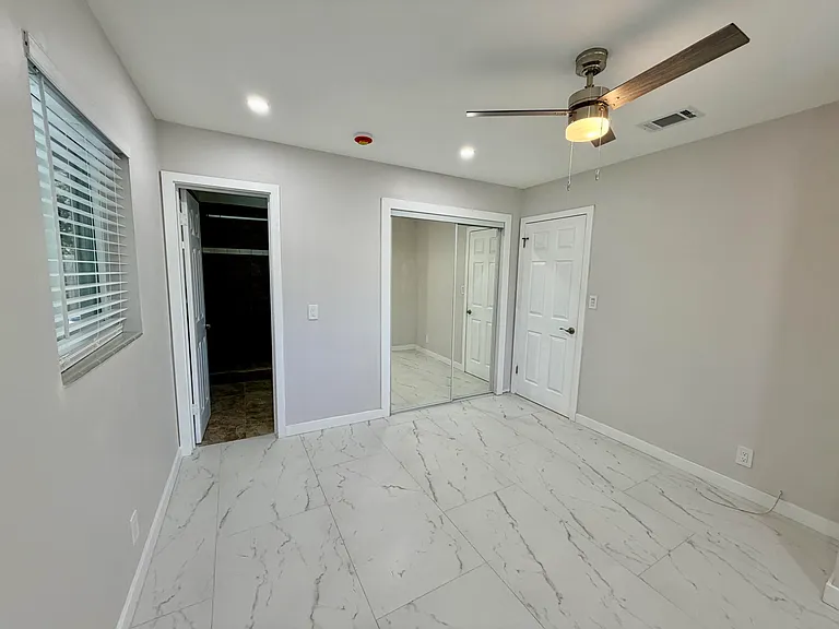 1652 NE 33rd St #B — Photo 10