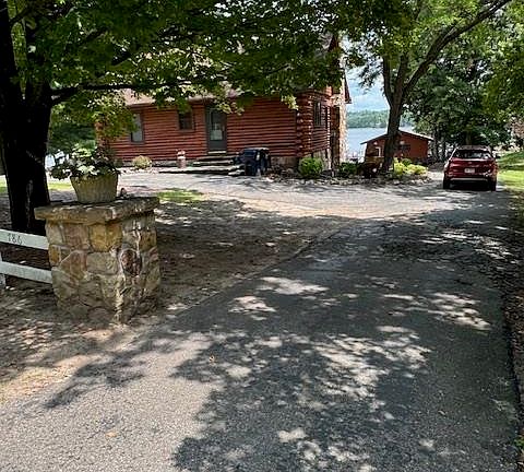 3rd image of 786 E Hiawatha Dr