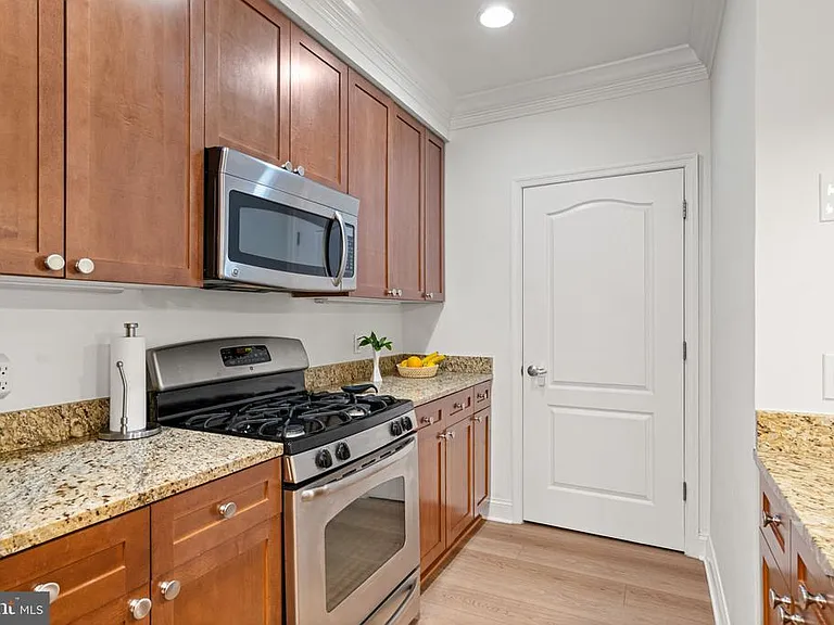 1115 Cameron St #101 — Photo 3