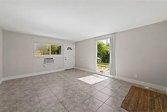 1305 Edmonton Ave — Photo 2