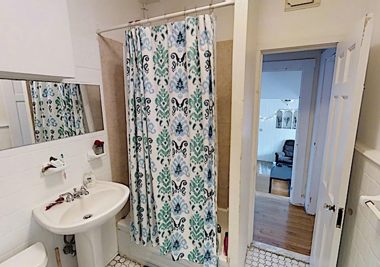 Somerville- 2.5 BR Apartment - 9/1/26 - NO FEE — Photo 3