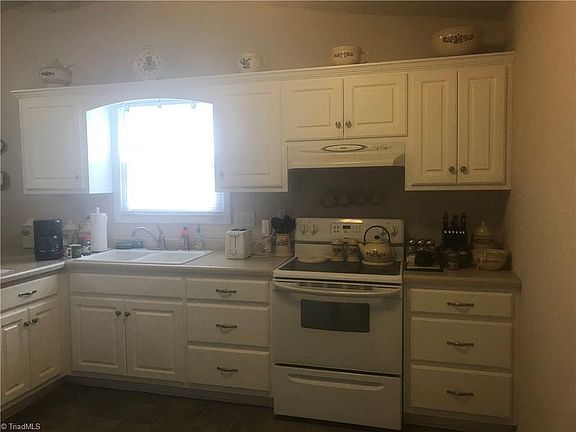 4th image of 410 Cornelia Dr