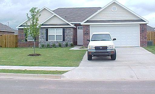 1st image of 409 Sweetwater Dr