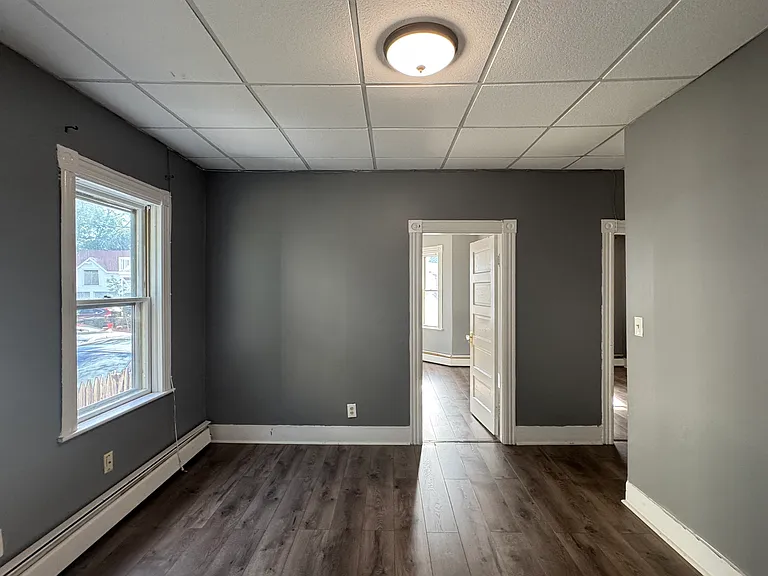 16 Blaine Ave #1R — Photo 9