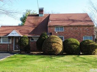 45 Brittle Ln, Hicksville, NY 11801