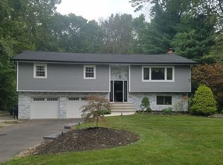 14 Marget Ann Ln, Montebello, NY 10901