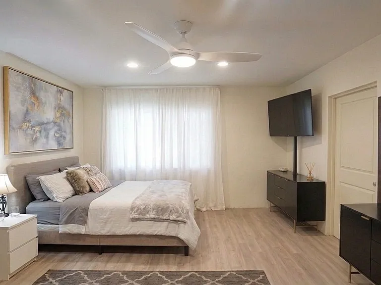 3981 NE 8th Ave #1 — Photo 1