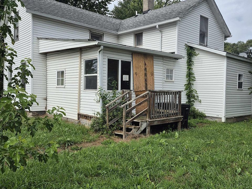 1st image of 805 W 2nd St