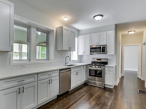 4th image of 3457 N Avers Ave #1